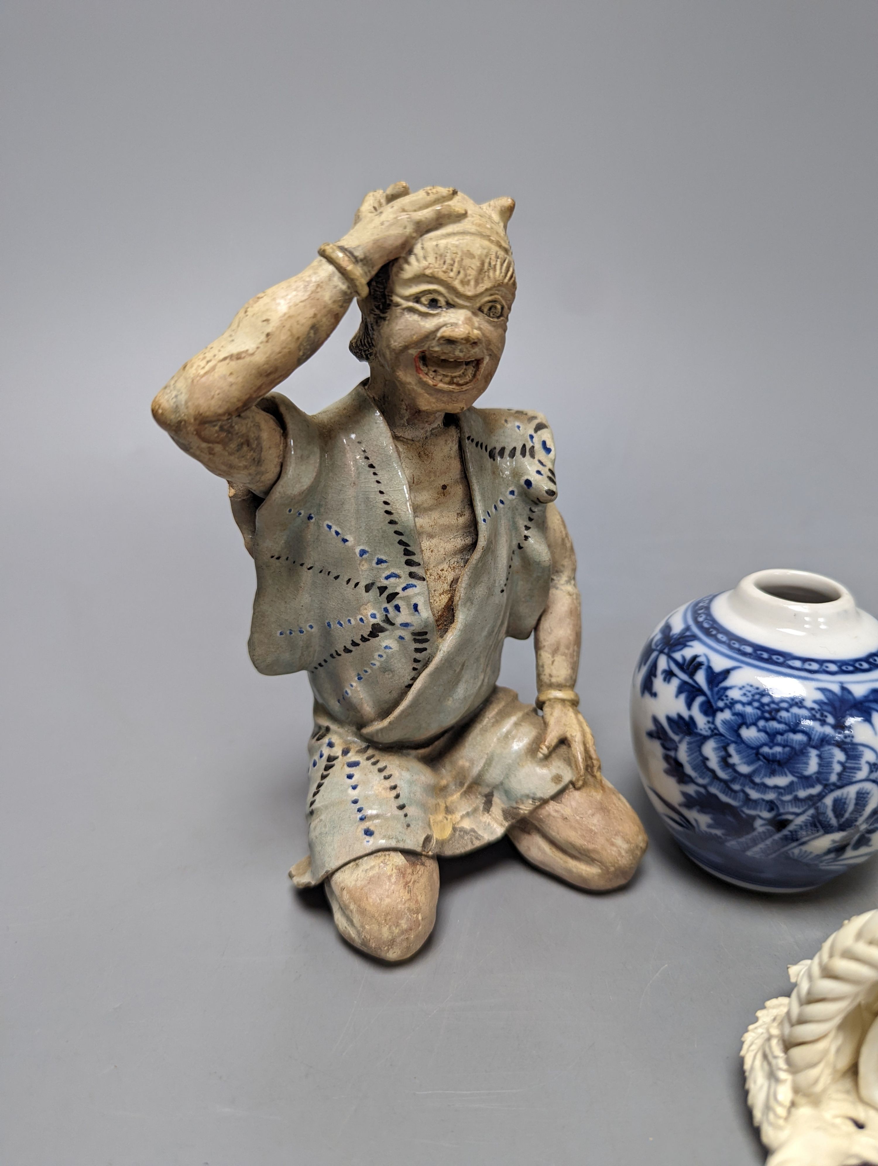Ceramics including late 17th / 18th Japanese Imari vase, Royal Worcester egg cup, a miniature Chinese ginger jar, a Japanese figure, a basket weave wall pocket (5)